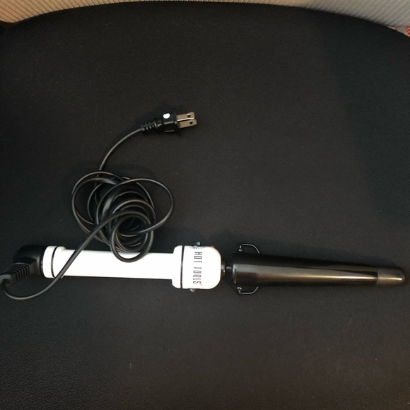 Hot Tools Other - Hot Tools NanoCeramic 1 1/4" Tapered Iron